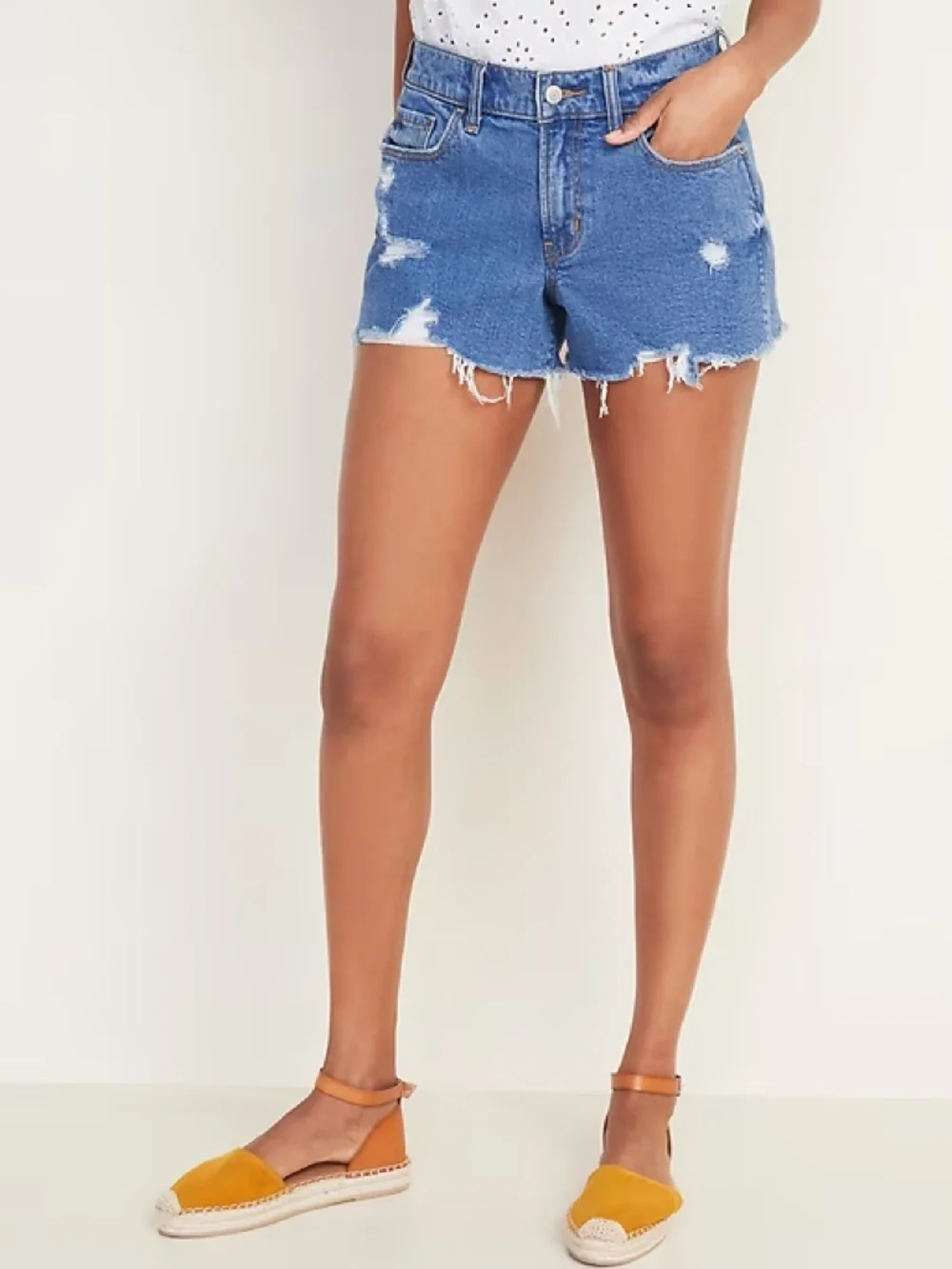 Old Navy Boyfriend Mid-Rise Distressed Denim Shorts | Size 14